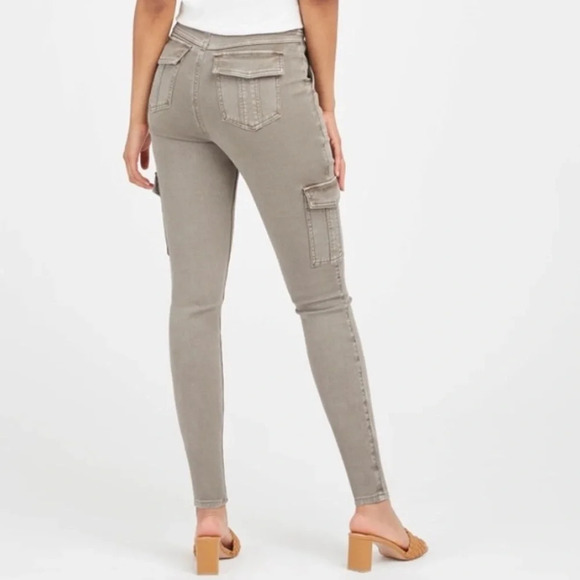 Spanx Stretch Twill Ankle Skinny Cargo Pant in Desert Dune Size S - Picture 12 of 15